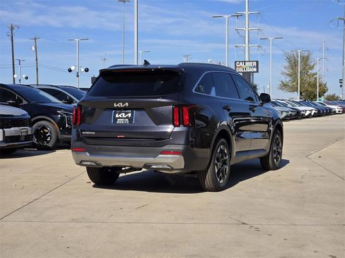 New 2026 Kia Sorento S image 4
