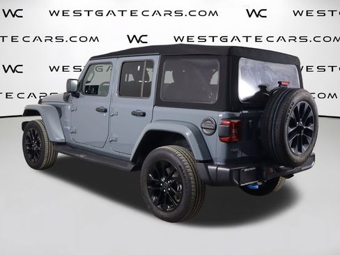 Used 2024 Jeep Wrangler Unlimited Sahara w/ Technology Group AWD/4WD image 44