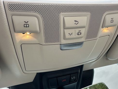 Used 2023 Mercedes-Benz E 450 4MATIC Cabriolet image 30