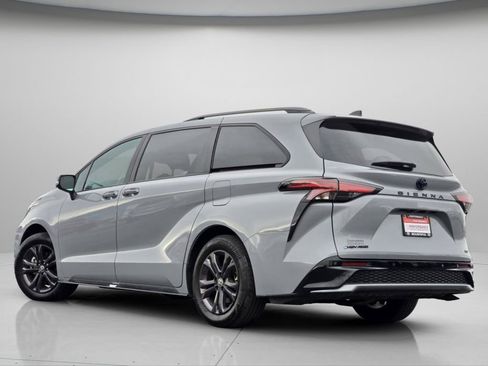 Used 2025 Toyota Sienna XSE w/ XSE Premium Package image 20