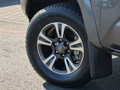 Used 2019 Toyota Tacoma TRD Sport image 8