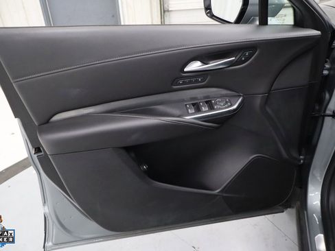 Used 2025 Cadillac XT4 Premium Luxury FWD image 11