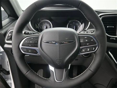 New 2026 Chrysler Voyager LX image 18