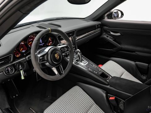 Used 2016 Porsche 911 GT3 RS RWD image 3