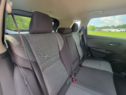 Used 2022 Nissan Rogue SV AWD/4WD image 28