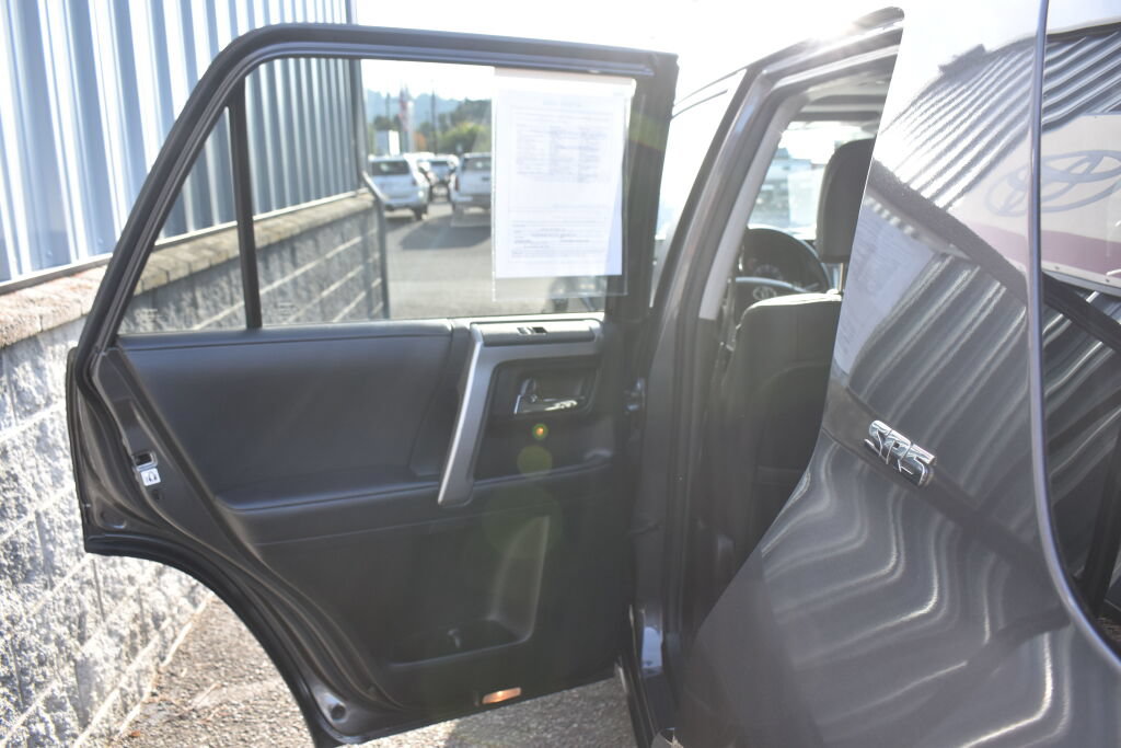 Certified 2022 Toyota 4Runner SR5 Premium w/ Moonroof Package AWD/4WD image 19
