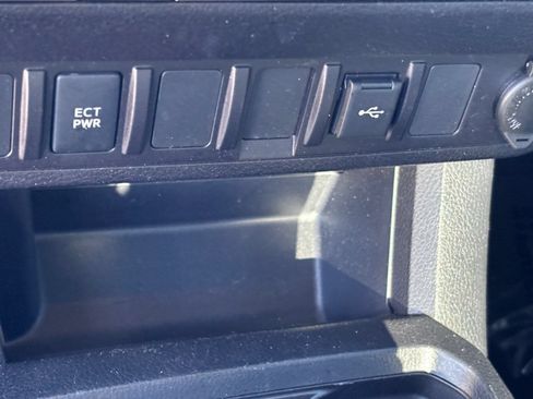 Used 2021 Toyota Tacoma SR5 AWD/4WD image 31
