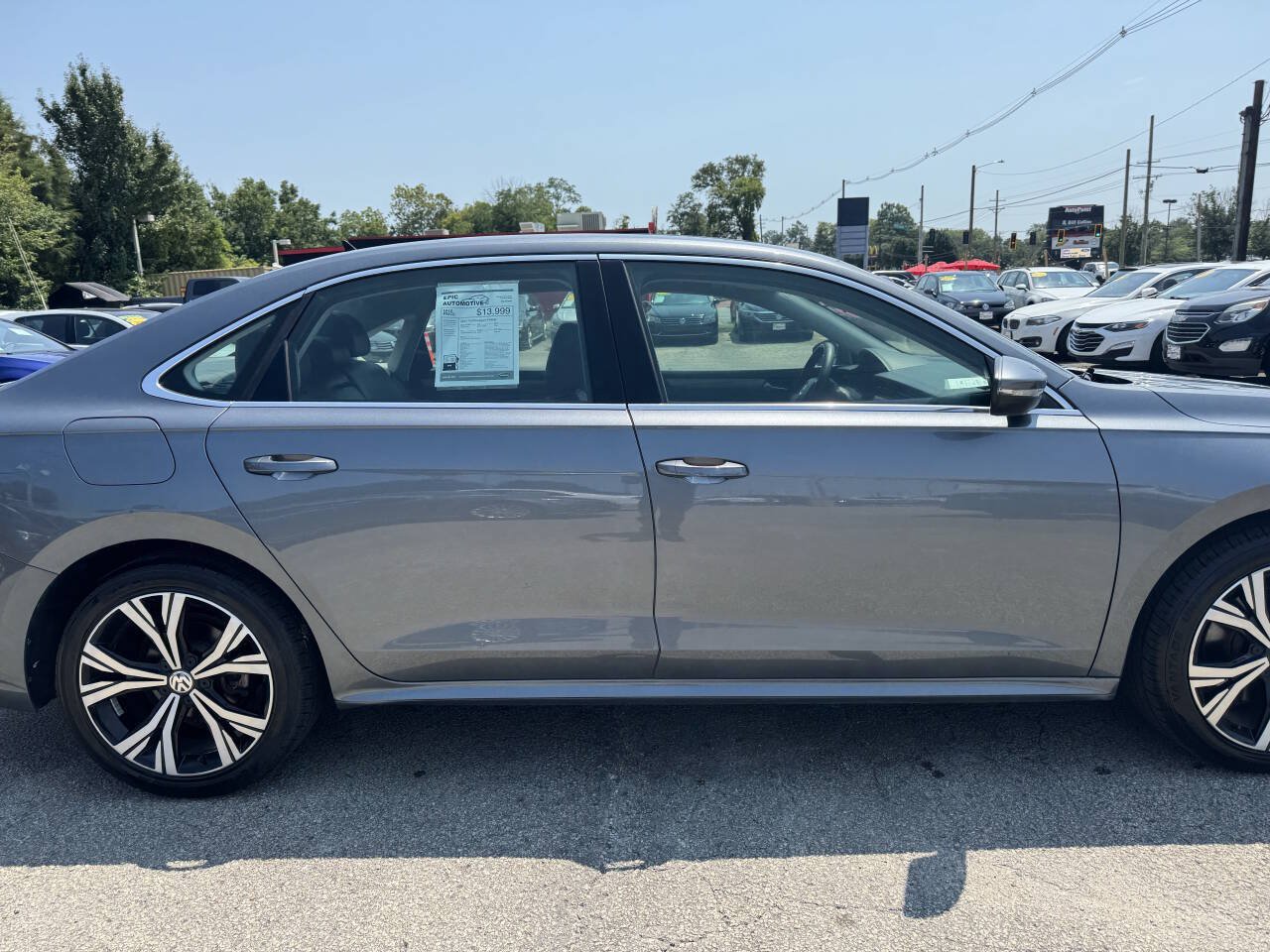 Used 2021 Volkswagen Passat 2.0T SE FWD image 4