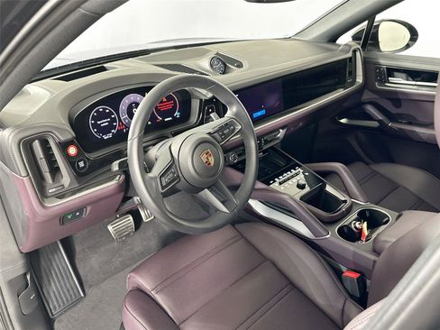 Certified 2025 Porsche Cayenne S AWD/4WD image 4