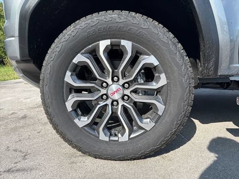 New 2026 GMC Canyon Denali w/ LPO, Black Badging Package AWD/4WD image 10