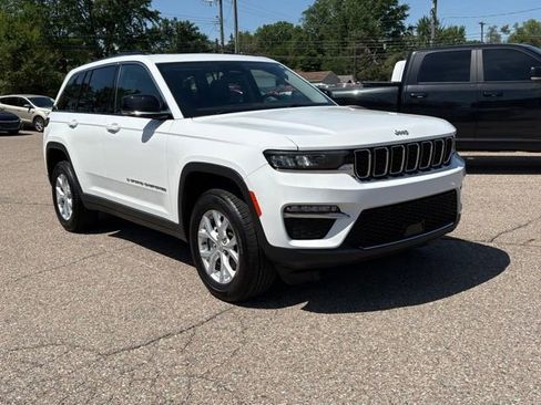Used 2023 Jeep Grand Cherokee Limited AWD/4WD image 7