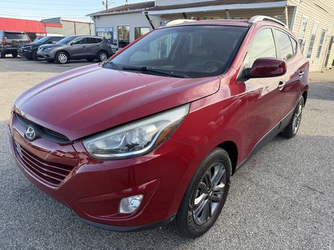 Used 2015 Hyundai Tucson SE image 2