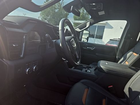 Used 2024 GMC Sierra 2500 AT4 w/ AT4 Preferred Package image 11