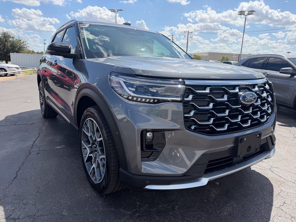Used 2025 Ford Explorer Platinum w/ Ultimate Package AWD/4WD image 5