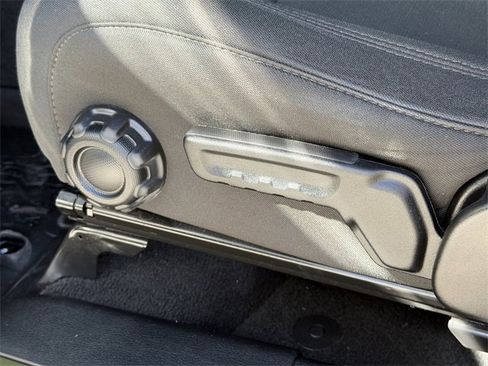 Used 2021 Jeep Gladiator Sport image 17