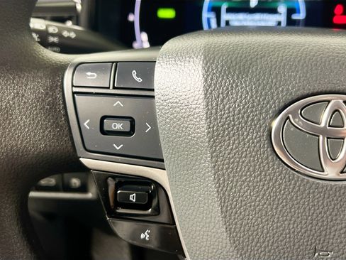 Used 2025 Toyota Camry LE image 18