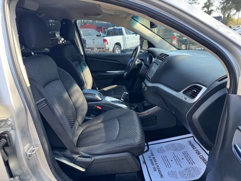 Used 2013 Dodge Journey SXT w/ Flexible Seating Group image 18
