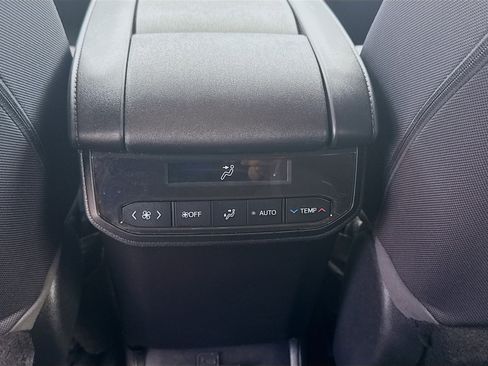 Used 2023 Toyota Highlander L image 21