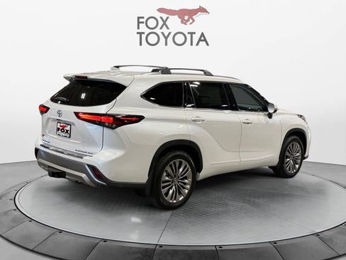 New 2026 Toyota Highlander Platinum AWD/4WD image 5