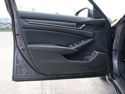 Used 2018 Honda Accord EX image 17