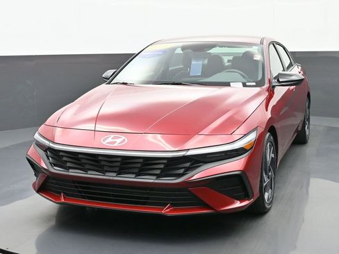 Certified 2025 Hyundai Elantra Sport image 8