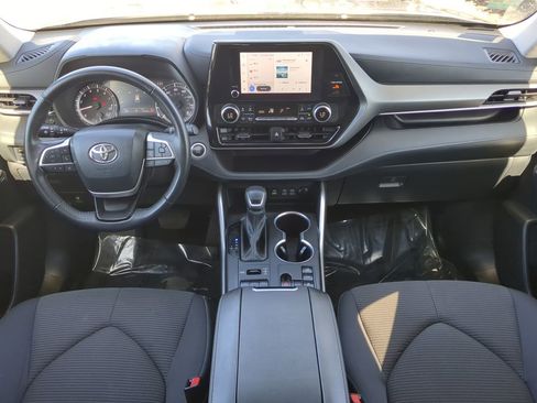 Used 2024 Toyota Highlander LE image 15