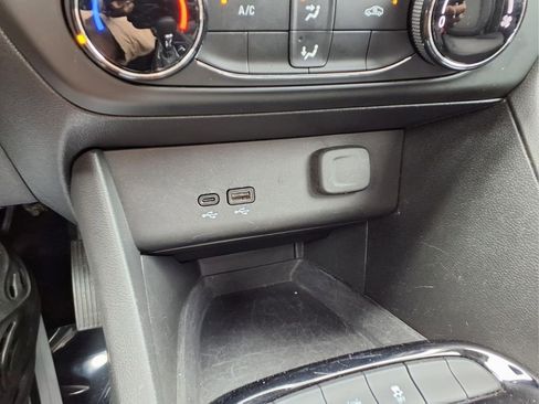 Used 2025 Buick Encore GX Preferred AWD/4WD image 13