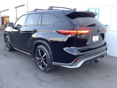 Used 2022 Toyota Highlander XSE AWD/4WD image 4