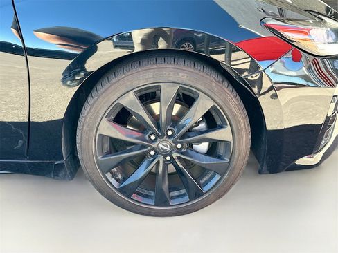 Used 2023 Nissan Maxima SR w/ Sport Mat Group image 32