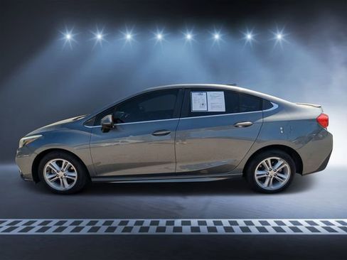 Used 2018 Chevrolet Cruze LT w/ RS Package image 6