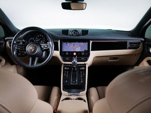 Certified 2023 Porsche Macan image 12