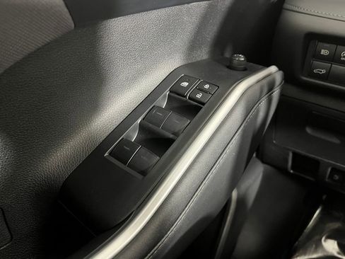 Used 2023 Toyota Highlander L image 26