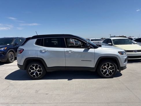 Used 2025 Jeep Compass Limited AWD/4WD image 3