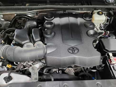 Used 2019 Toyota 4Runner SR5 AWD/4WD image 30