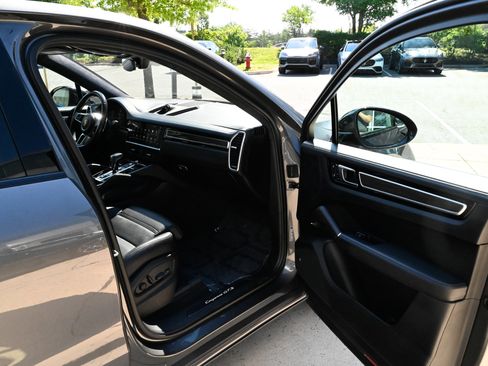 Used 2023 Porsche Cayenne GTS AWD/4WD image 57