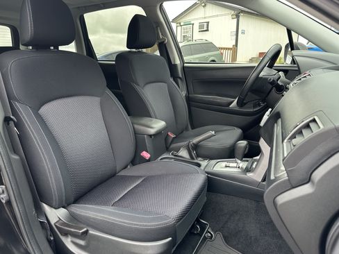 Used 2017 Subaru Forester 2.5i Premium w/ All-Weather Package AWD/4WD image 10