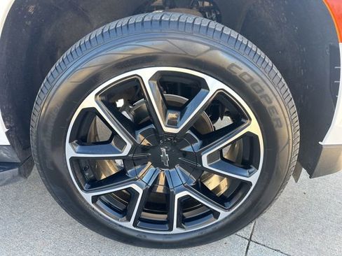 Used 2023 Chevrolet Suburban RST w/ Luxury Package image 11