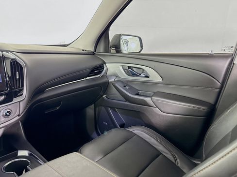 Used 2021 Chevrolet Traverse RS image 28