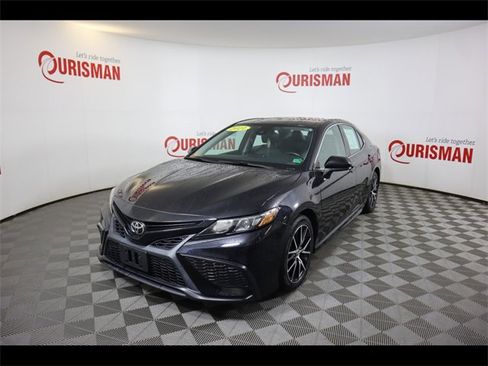 Used 2021 Toyota Camry SE image 2