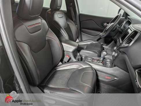 Used 2019 Jeep Cherokee Trailhawk w/ Cold Weather Group AWD/4WD image 44