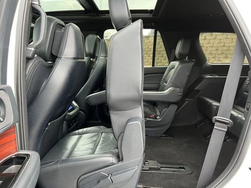 Used 2024 Lincoln Navigator Reserve image 6