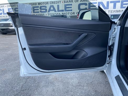 Used 2019 Tesla Model 3 Standard Range image 16