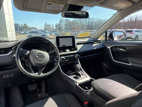 Used 2025 Toyota RAV4 XLE image 28