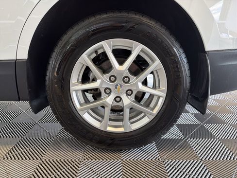 Used 2022 Chevrolet Equinox LS w/ LS Convenience Package AWD/4WD image 9