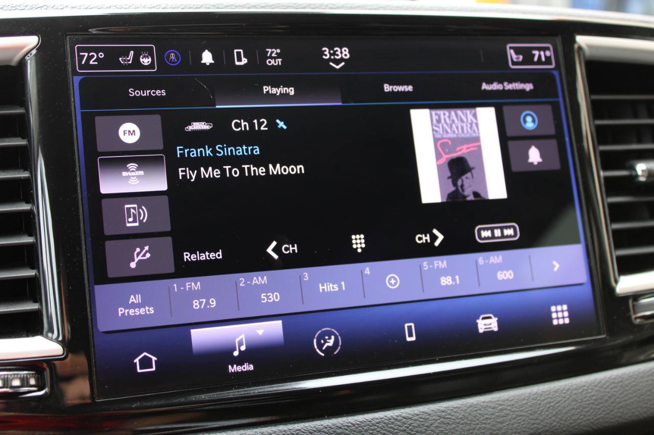 Used 2023 Chrysler Pacifica Touring-L FWD image 30
