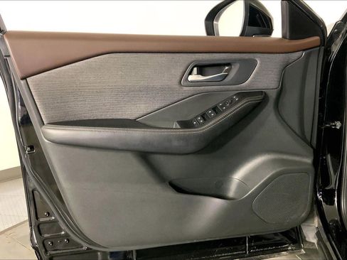 Used 2023 Nissan Rogue SV image 24