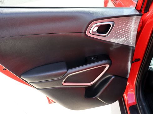 Used 2022 Kia Soul LX FWD image 11