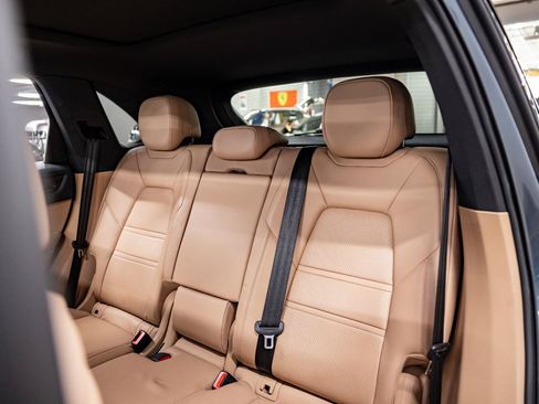 Used 2019 Porsche Cayenne AWD/4WD image 14