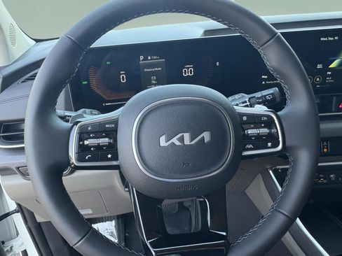 New 2026 Kia Carnival EX FWD image 23