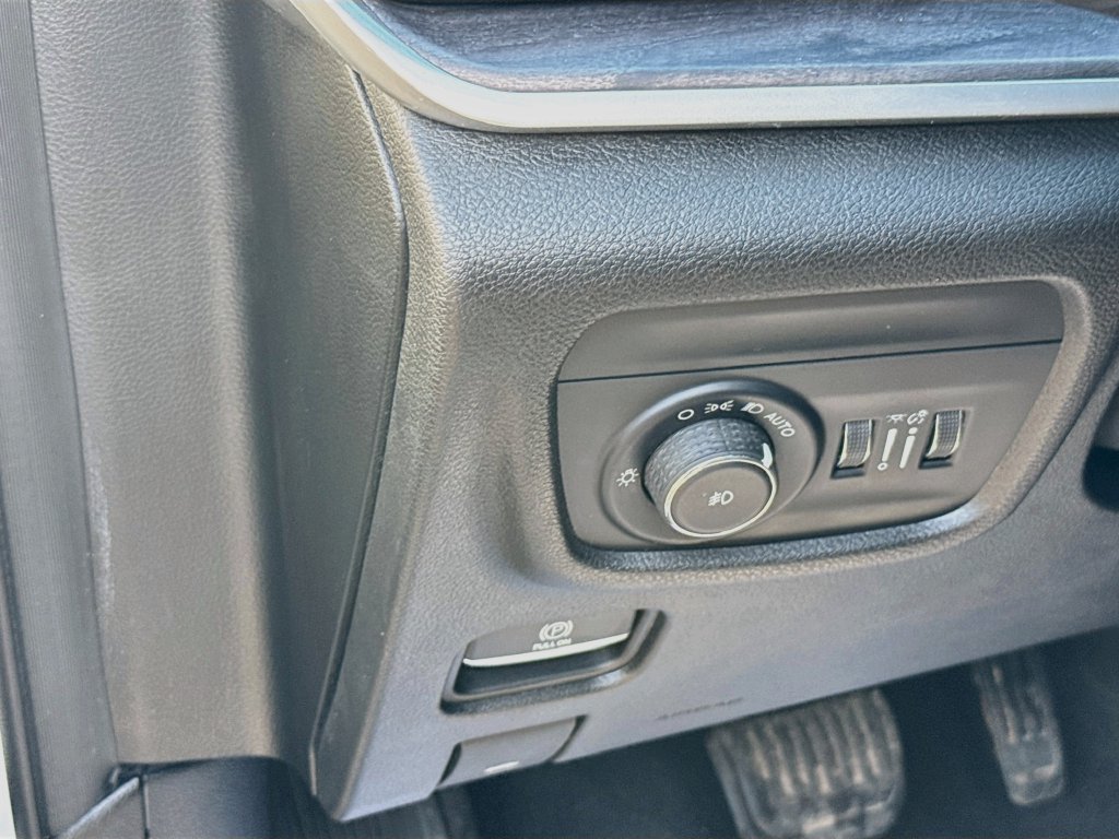Used 2022 Jeep Grand Cherokee Limited RWD image 11
